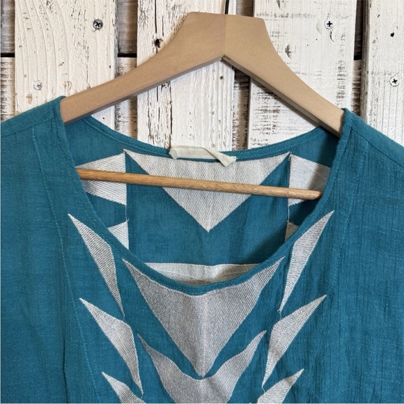 Le Sample Boho Top Turquoise White Size Medium Embroidered Western Aztec Design - Picture 3 of 10